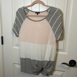 Color block short sleeved tee in grey, white and pink size L.